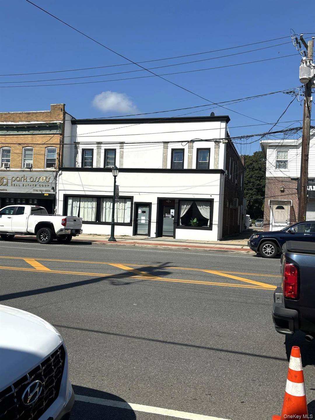 Great 2000 sq. ft. Retail Space Available Located on Very Busy Grand Avenue in the Heart of Baldwin.