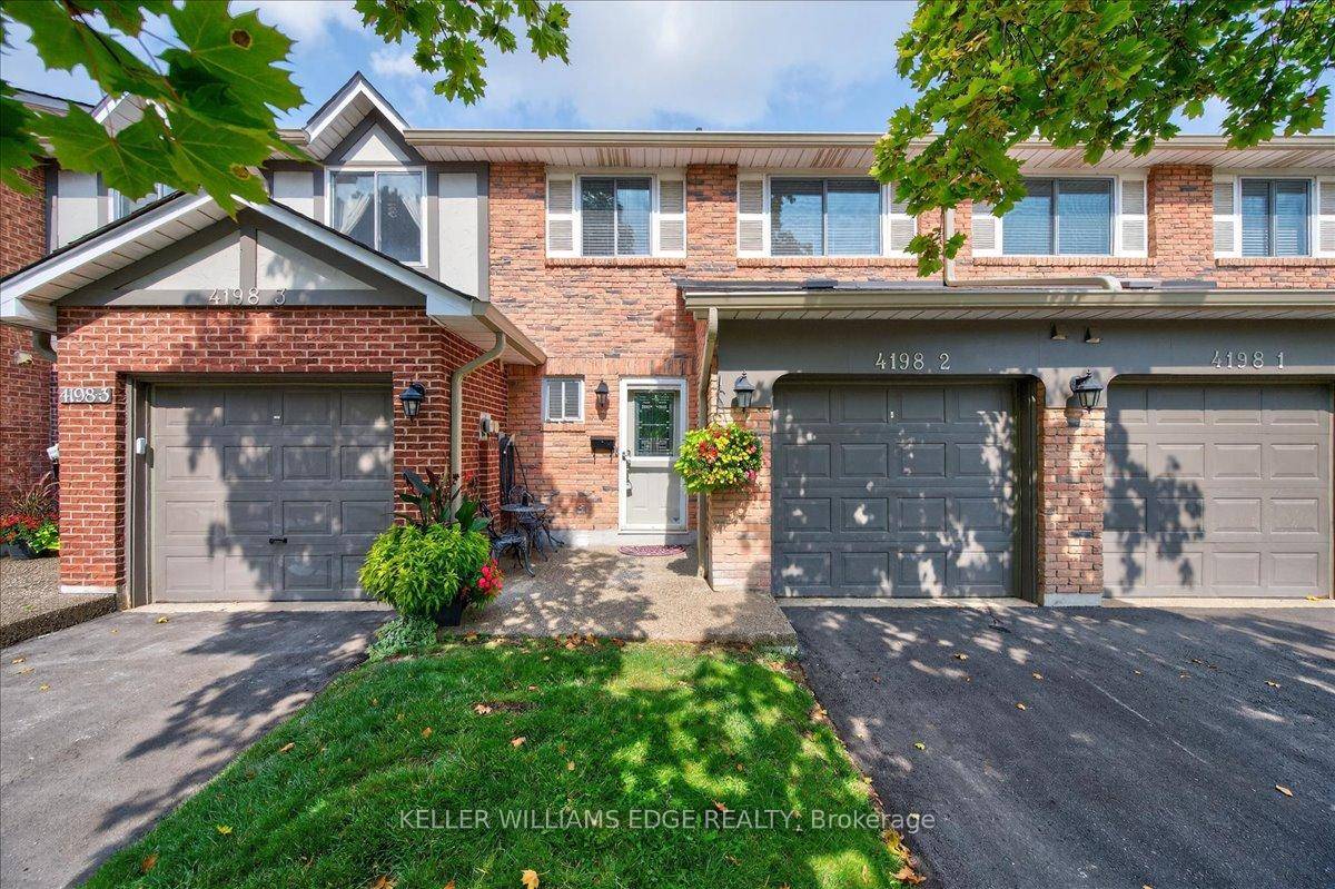 Beautifully Updated Townhome in South Burlington's Longmoor area !