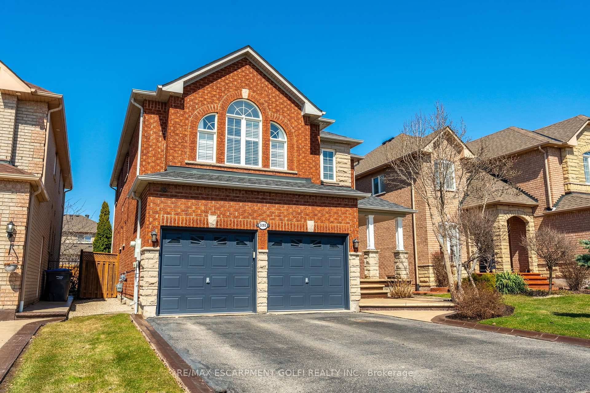 Welcome to 3193 Innisdale Rd, a stunning 4 bed, 4 bath home in Meadowvale w 2, 850 sq.