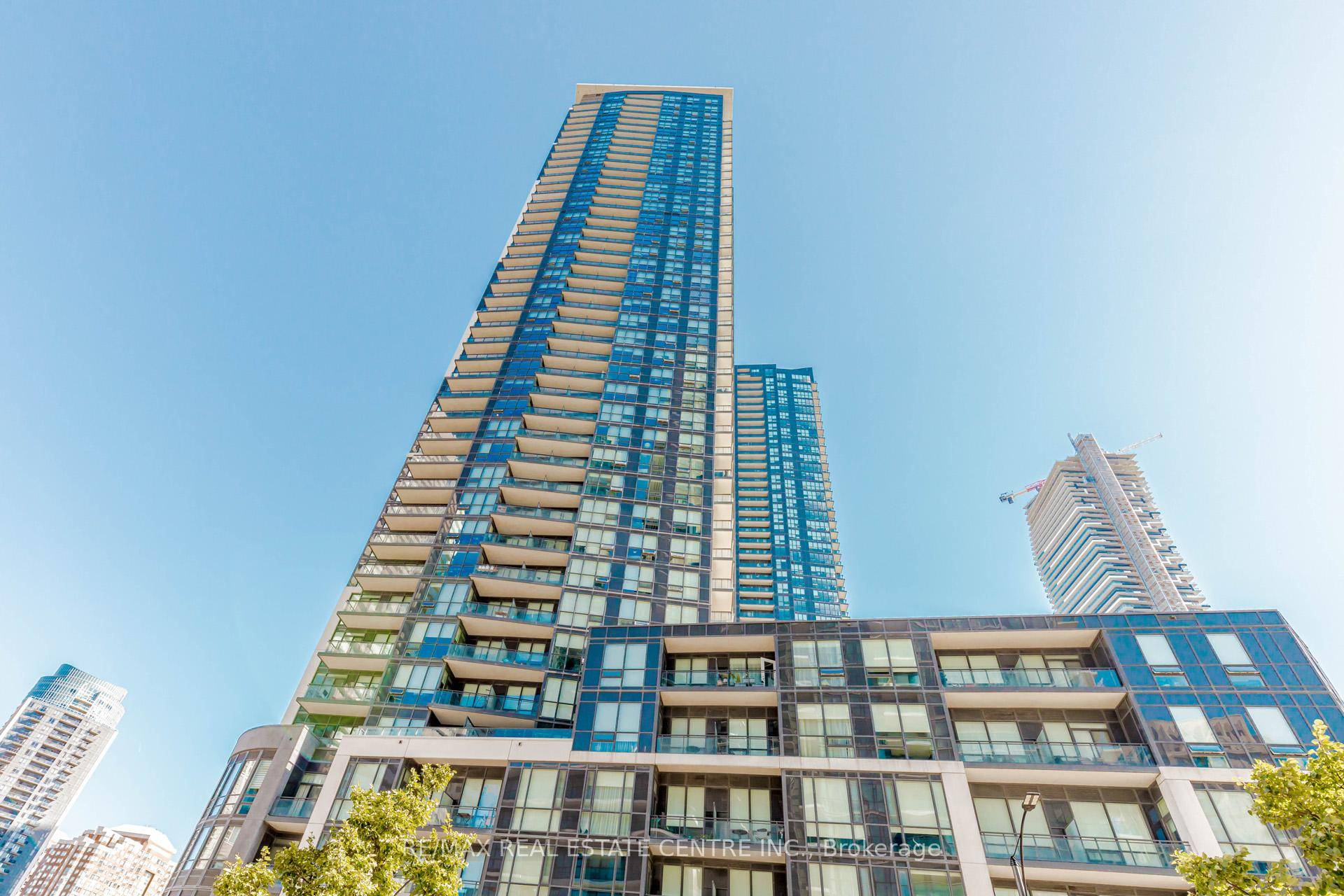 Welcome to this beautifully furnished 2 1 bedroom, 2 washroom condo in the heart of Mississauga City Centre !