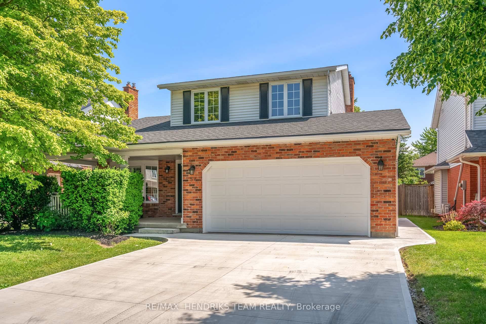 Welcome to this beautifully maintained detached two story home in the highly desirable Martindale Heights neighbourhood.