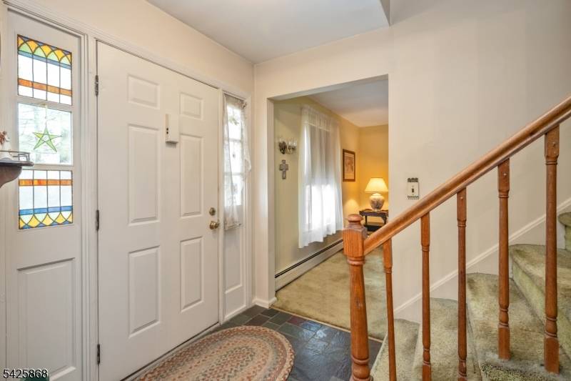 Welcome Home ! Awesome 3 bedroom, 1.