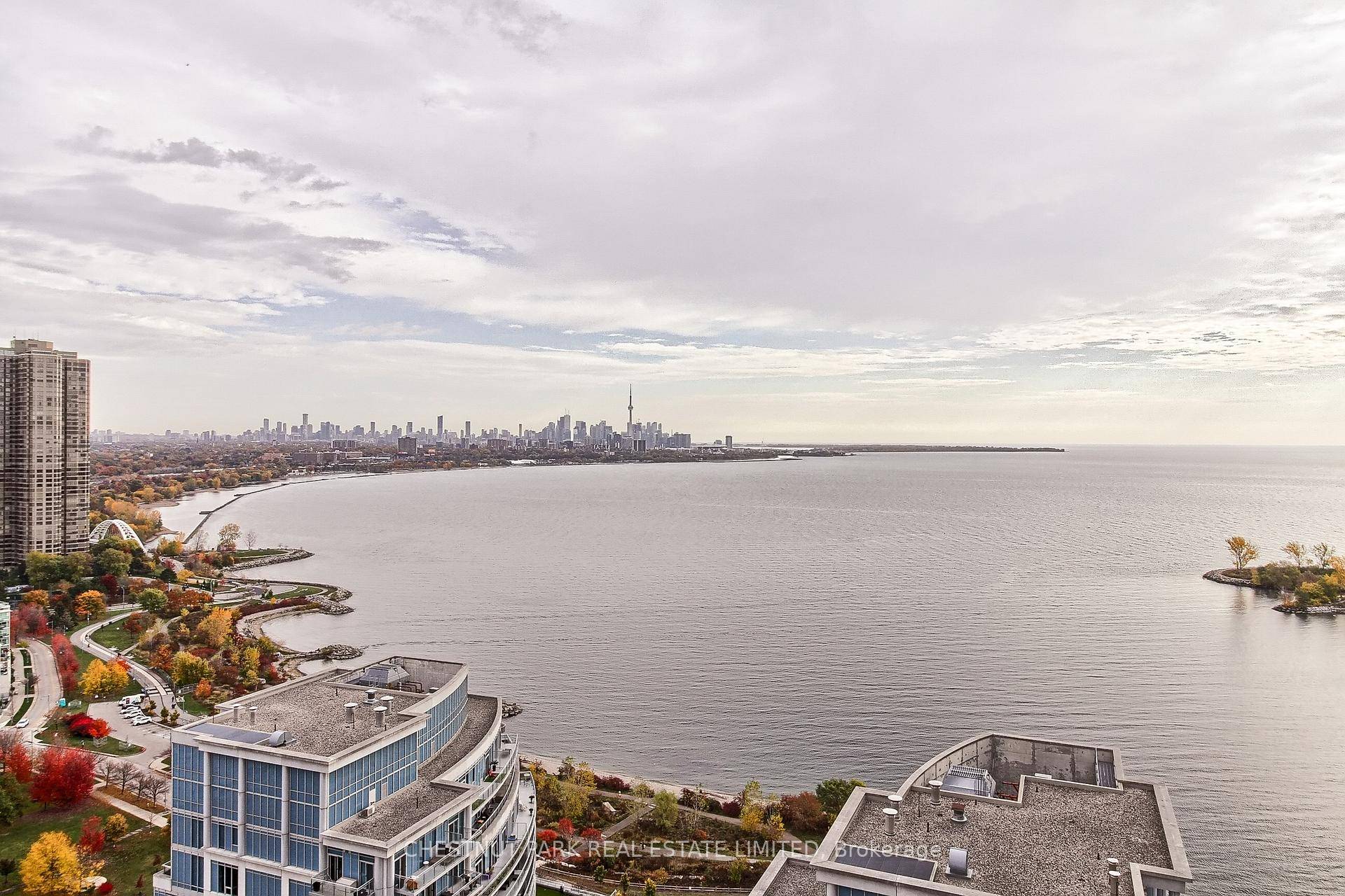Each sunrise over Lake Ontario is a masterpiece ; each sunset casts Toronto's skyline in breathtaking colour.