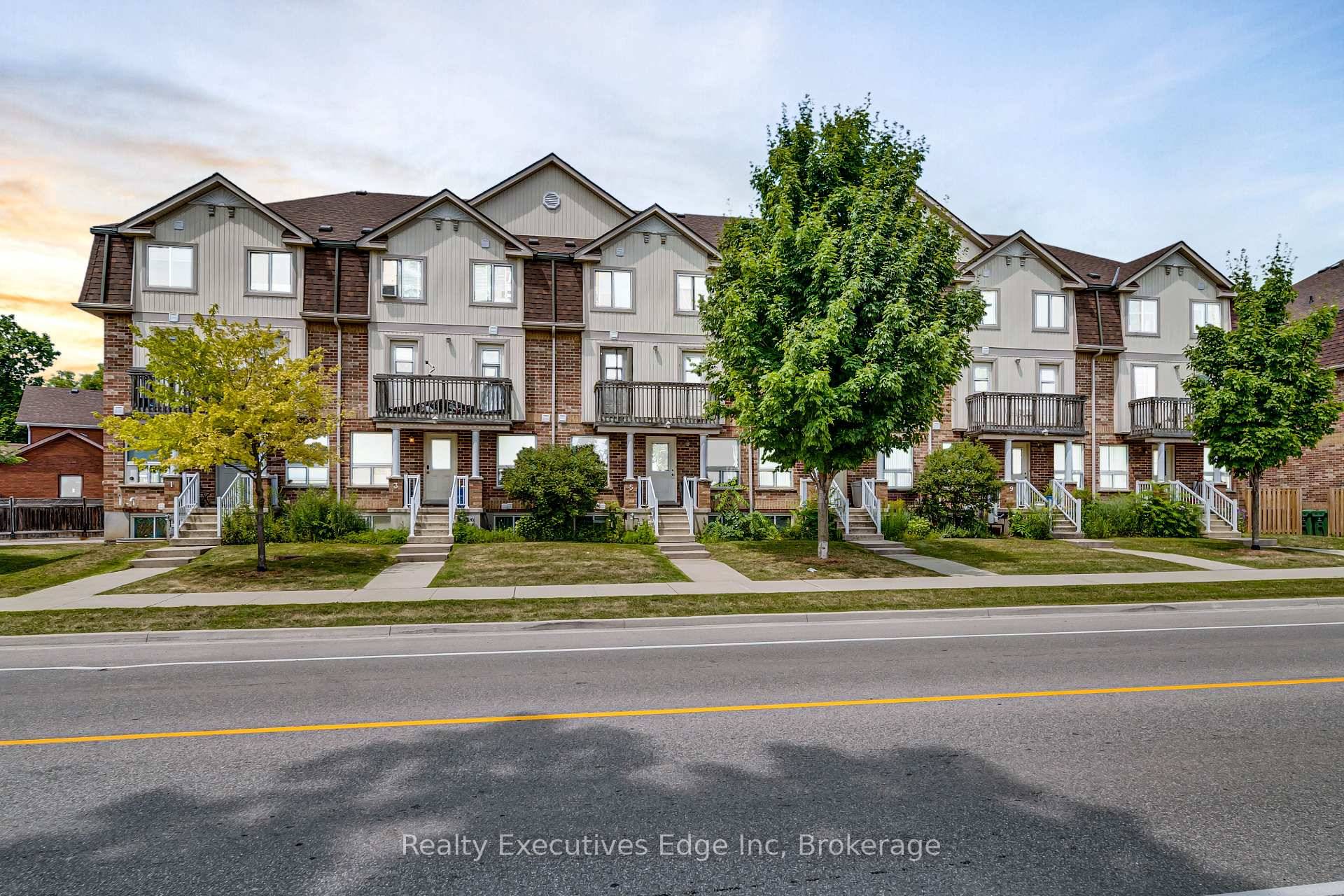 Welcome to this amazing 3 Storey townhouse with a finished basement.