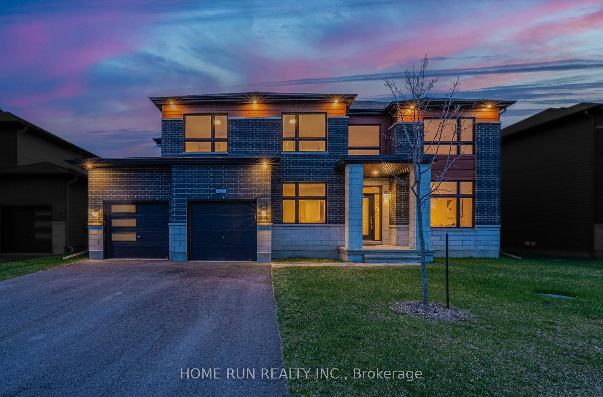 Stunning 60' modern luxury single home in Diamondview Estates, just 10 mins away from amenities in Kanata !