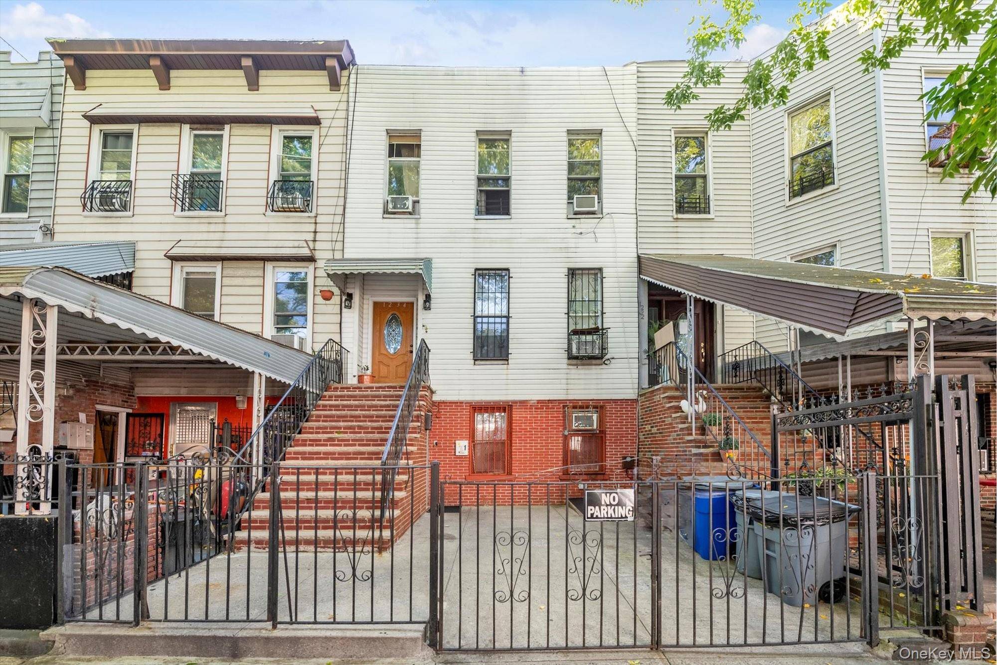 Welcome to this well maintained and spacious 2 unit property located in the vibrant neighborhood of Bushwick, offering great living space and investment potential.