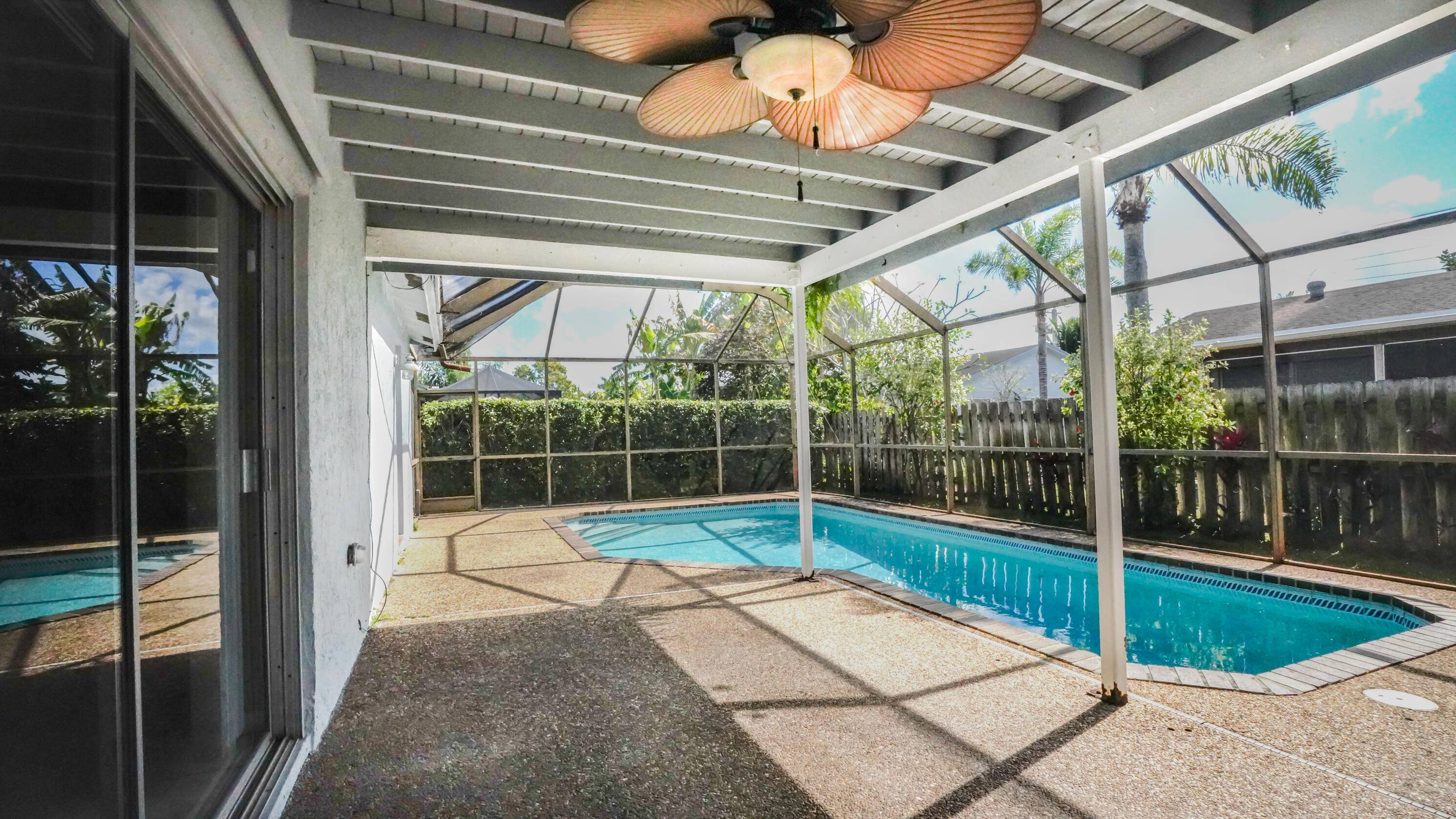 3 bedroon 2 baths Beautiful spacious home.