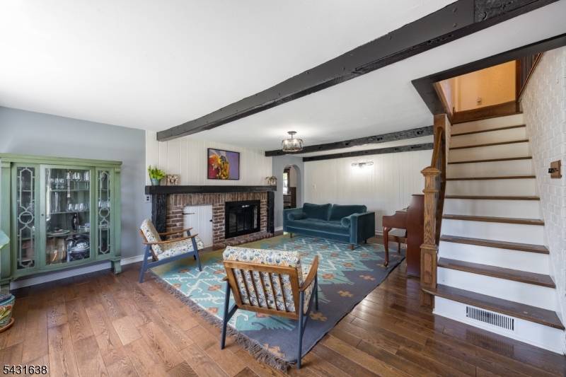 VICTORIAN CHARM MEETS MODERN DAY FUNCTION IN FAIRY TALE HOME !