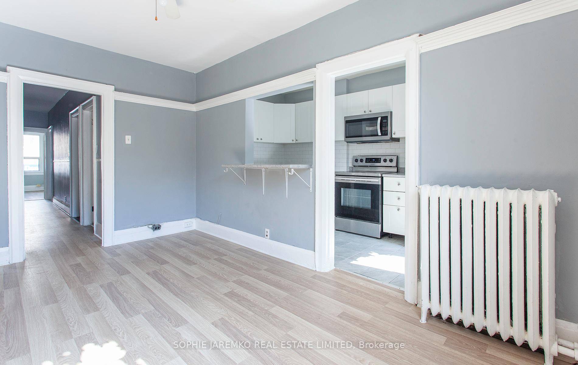 This bright and spacious 3 bedroom flat offers the perfect blend of character, comfort, and location in the heart of Bloorcourt Village !
