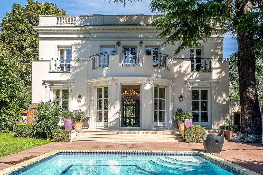 Maison d'exception avec jardin et piscine chauffée