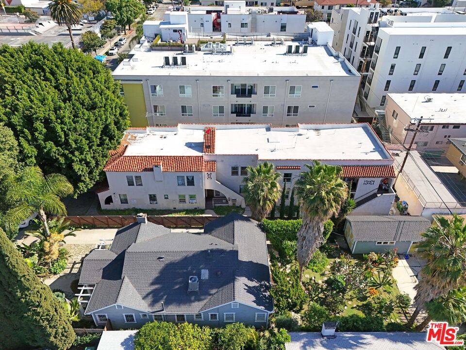 5830 La Mirada Ave 10BR Hollywood La