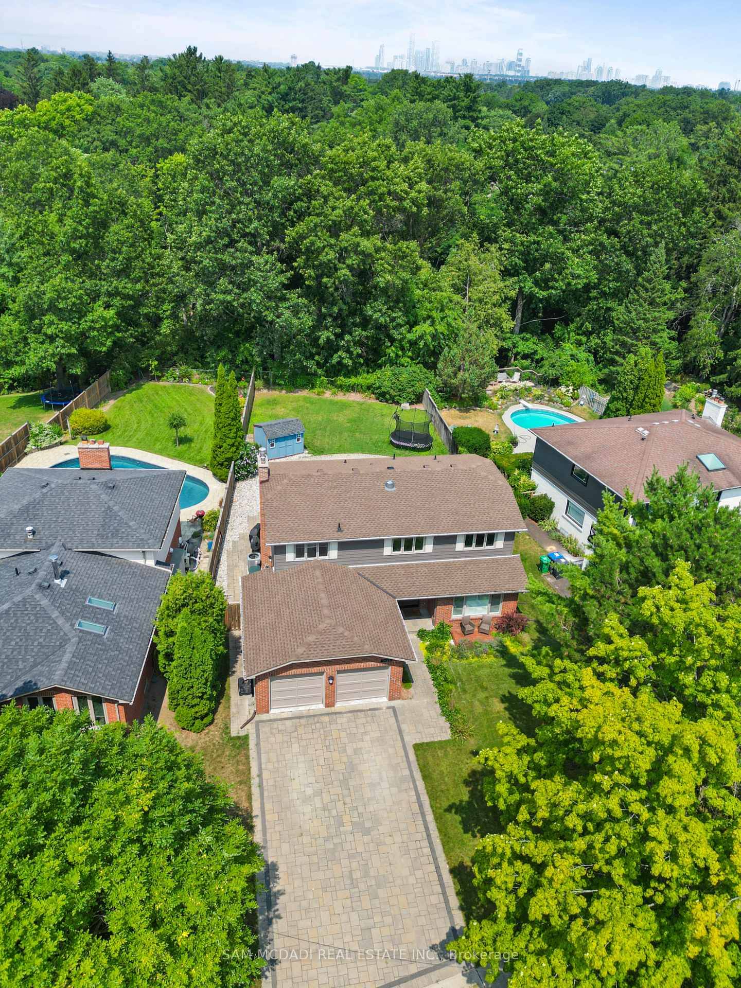 Tucked away on a quiet, family friendly court in prestigious Lorne Park, this 4 1 bedroom, 4 bathroom home offers the perfect balance of comfort and style.