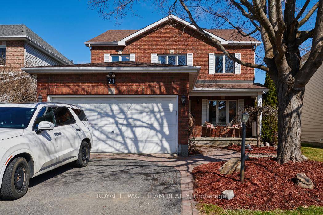 A choice offering in the heart of Barrhaven East features ample space and a versatile layout for the most discerning family.