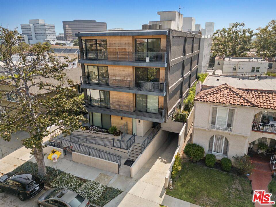 820 S Sherbourne Dr 3BR Beverlywood La