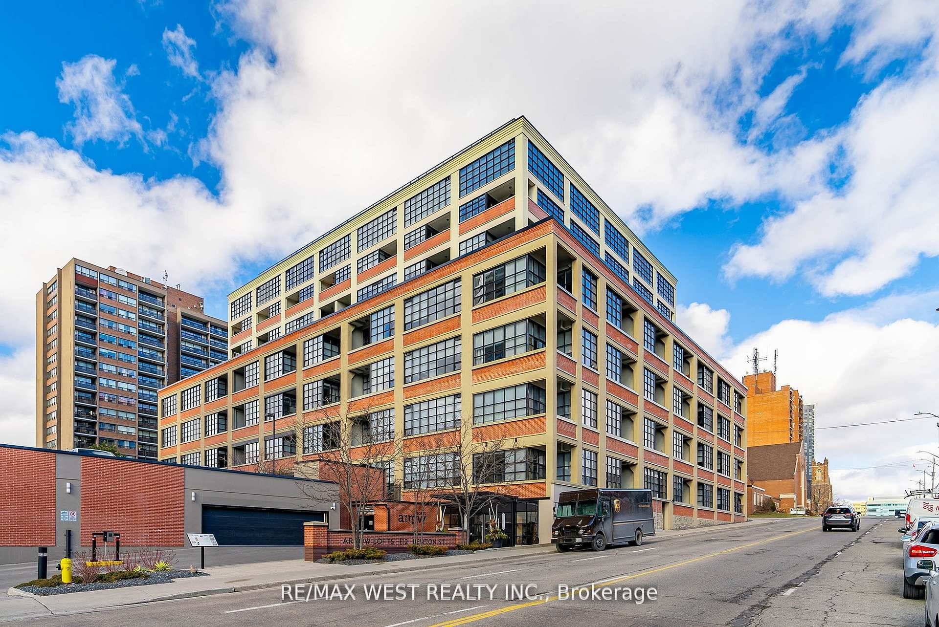 Stunning loft penthouse unit located in Arrow Lofts Condominiums minutes from downtown Kitchener.