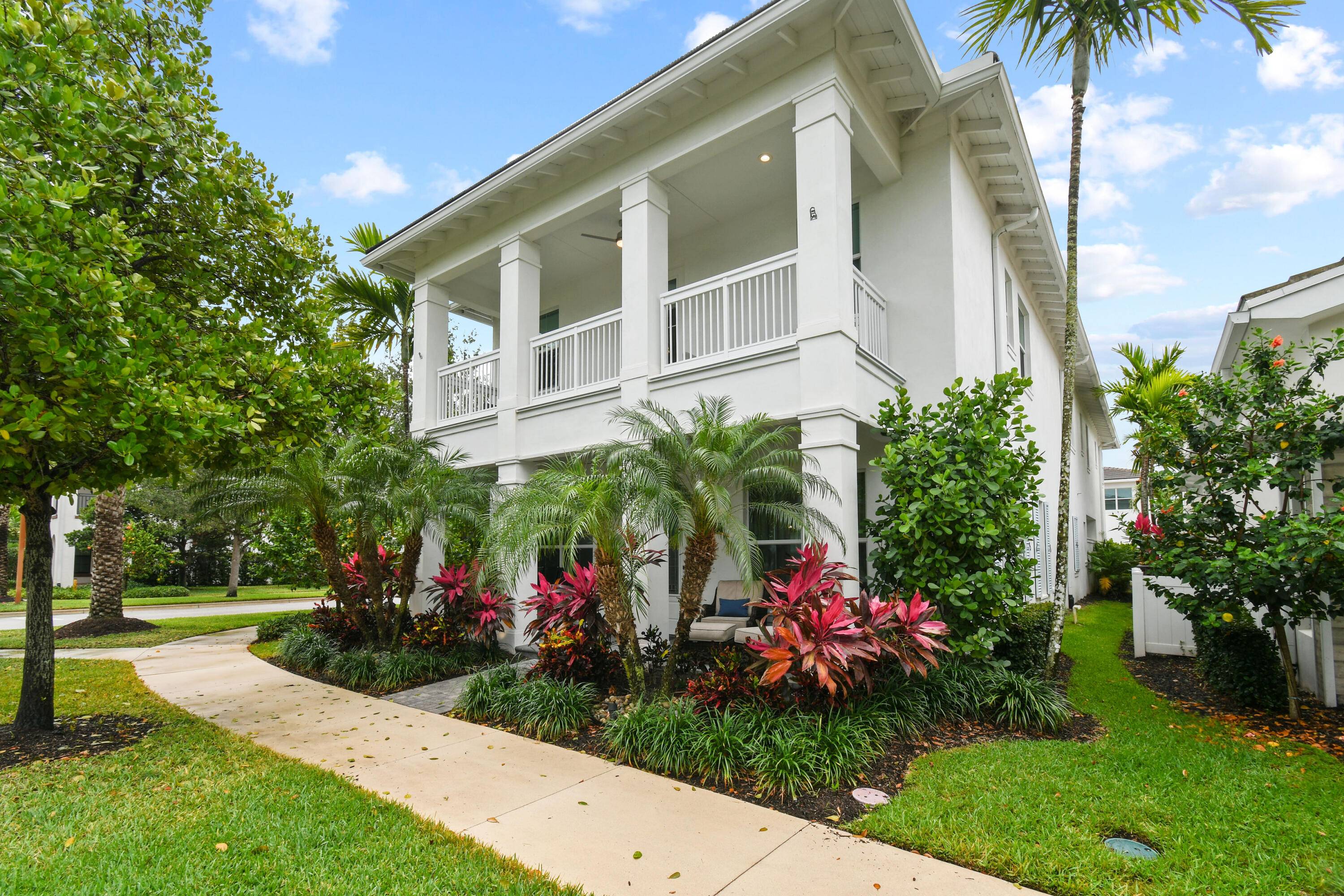 This stunning Park E Manchester model in the sought after Alton community is the one you've been waiting for !