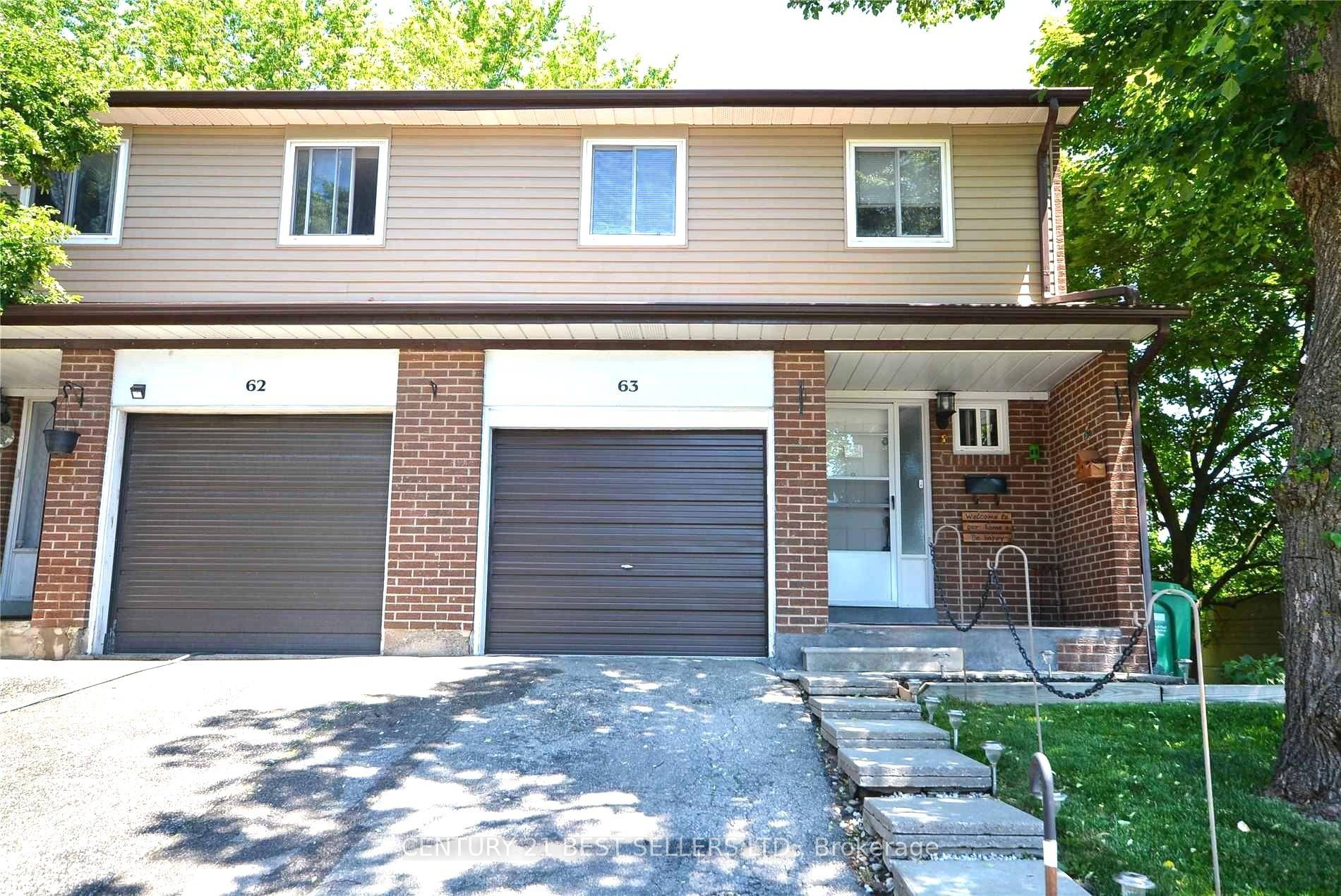 Well Maintained 4 1 Bedroom End Unit Townhouse with Renovated Basement This bright end unit townhouse, like a semi detached, is in the sought after Dundas amp ; Cedarglen Gate ...