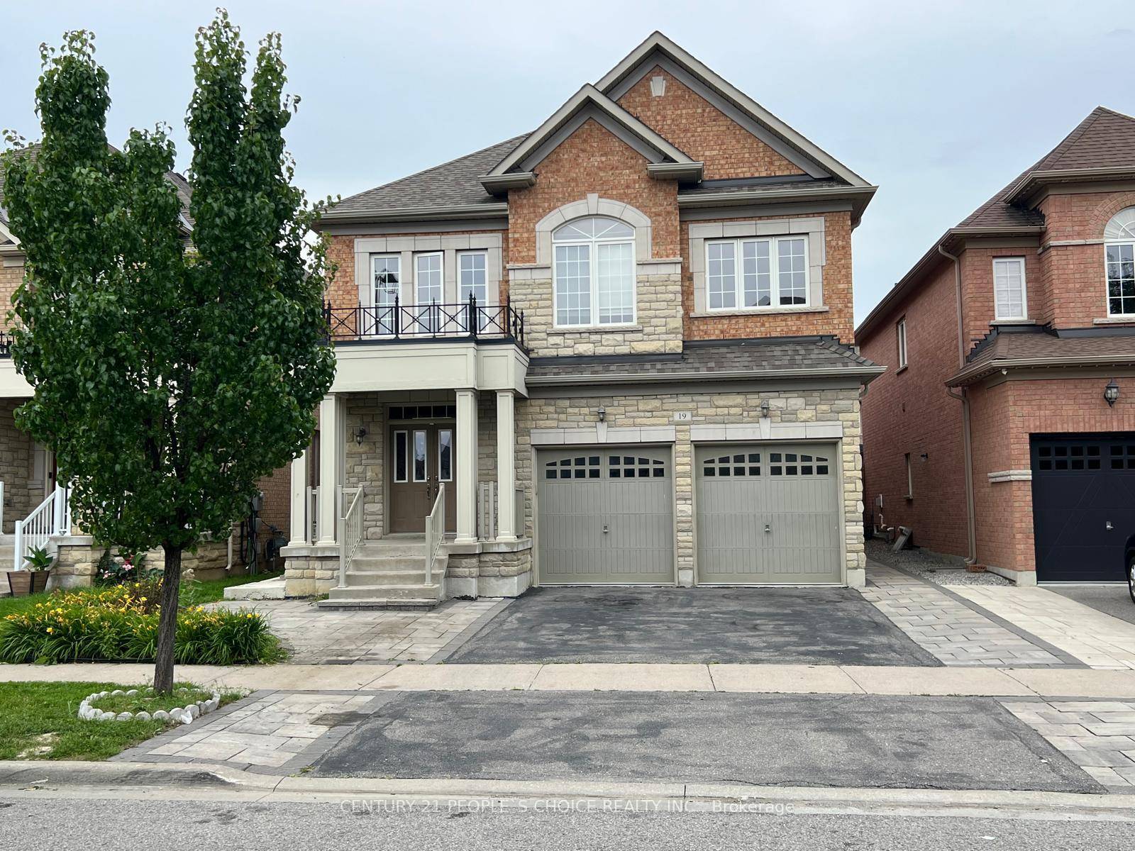 Spacious 2 Bedrooms, Legal Basement Apartment, 2 Full washroom, Laminate floor No Carpets upgraded kitchen with stone exterior, Upgraded kitchen with Granite Counter Backsplash Ensuite Laundry All Measurements as per ...