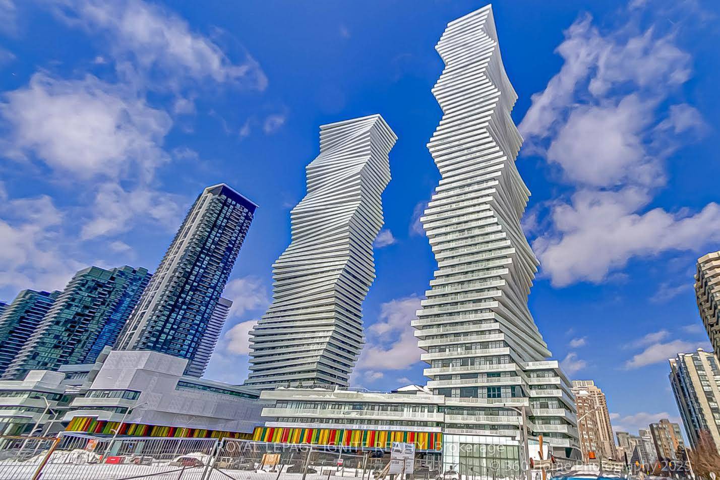 Beautiful 1 Bedroom Condo In The luxurious M2 Building In Hear of Mississauga Boasting A Stunning Breathtaking And Spectacular 40th Floor View !