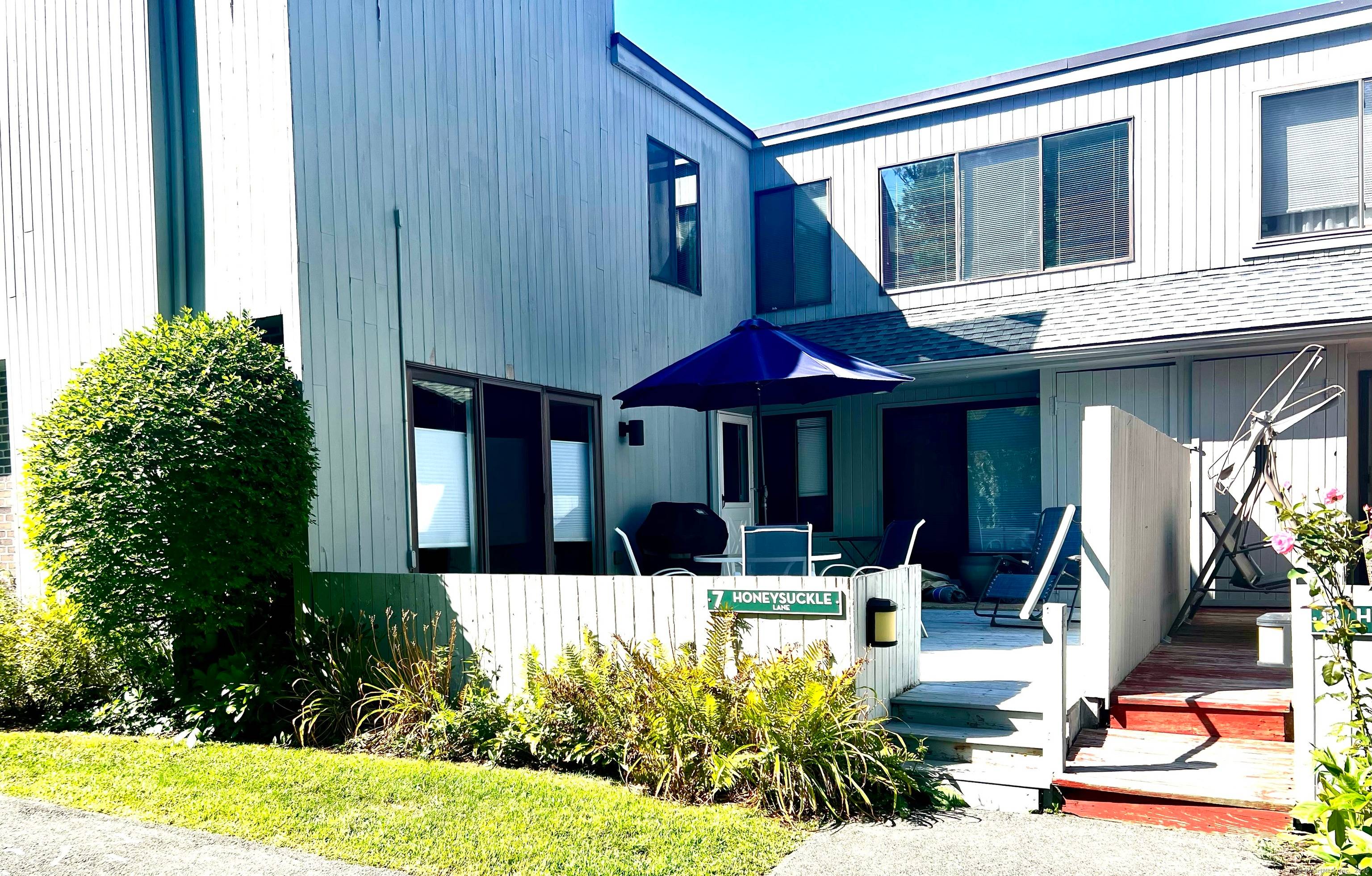 Welcome ! Fox Hill is a striking private world in the beautiful historic Town of Ridgefield.