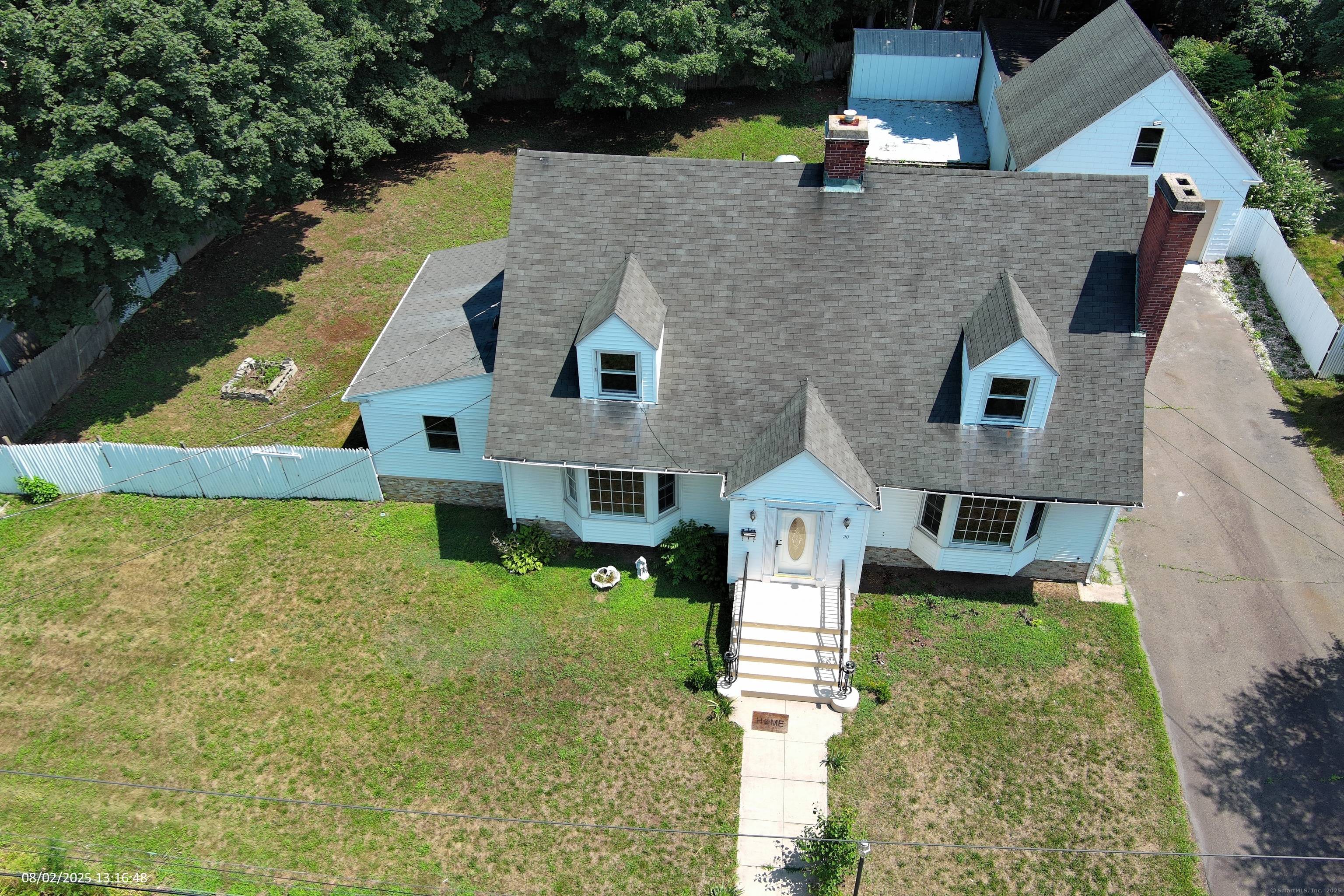 Fully renovated house, great living area open space, big garage space and fully renovated finished basement.