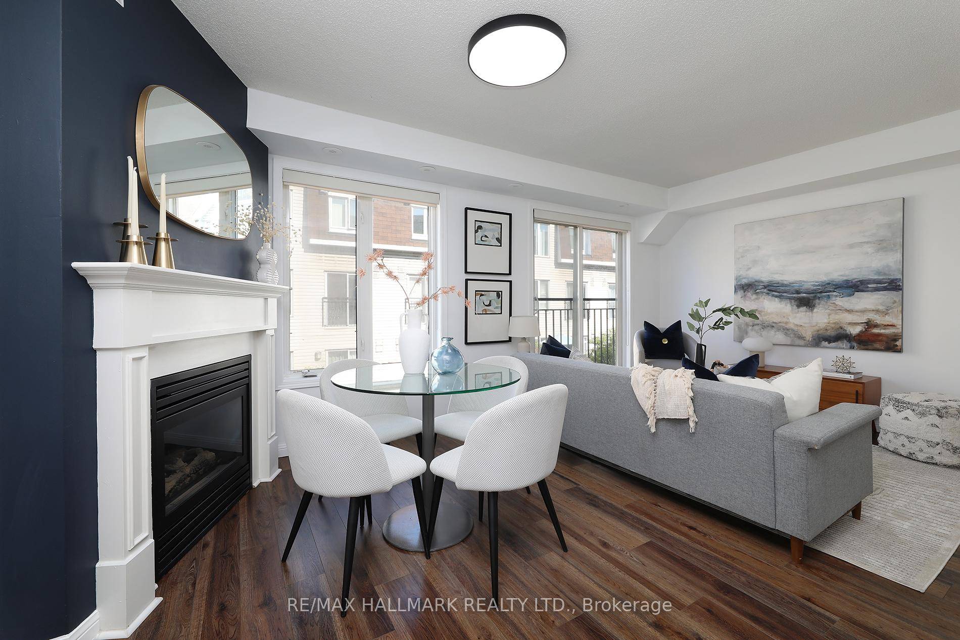 Sun Drenched 3Rd Level Spacious Roof Top Terrace With A BBQ Gas Hookup And A Water Bib ?
