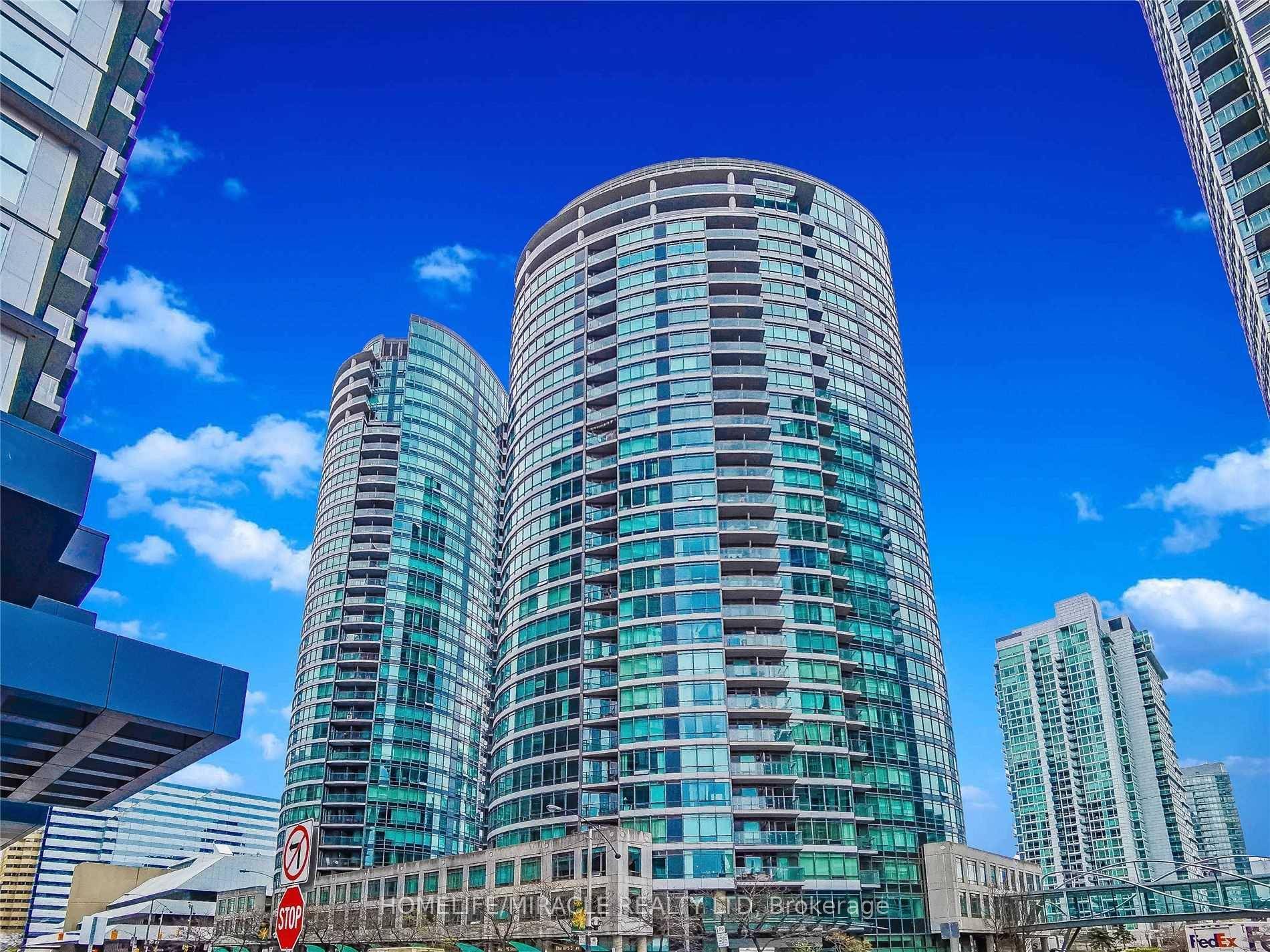 Beautiful 2 BRs Plus Den Condo On 31st Floor.