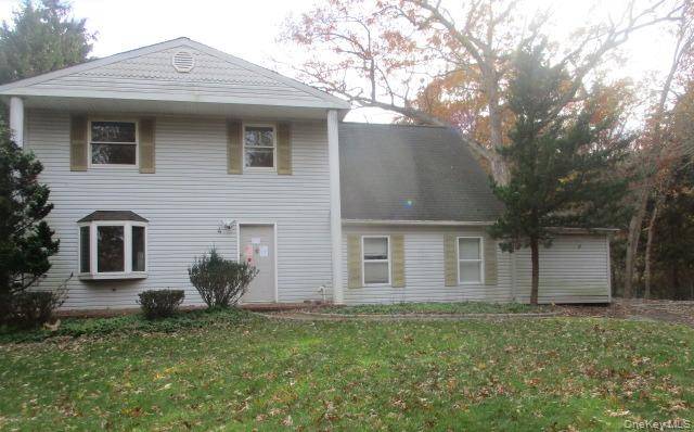 Spacious Colonial On Large Park Like Lot On Dead End Street.