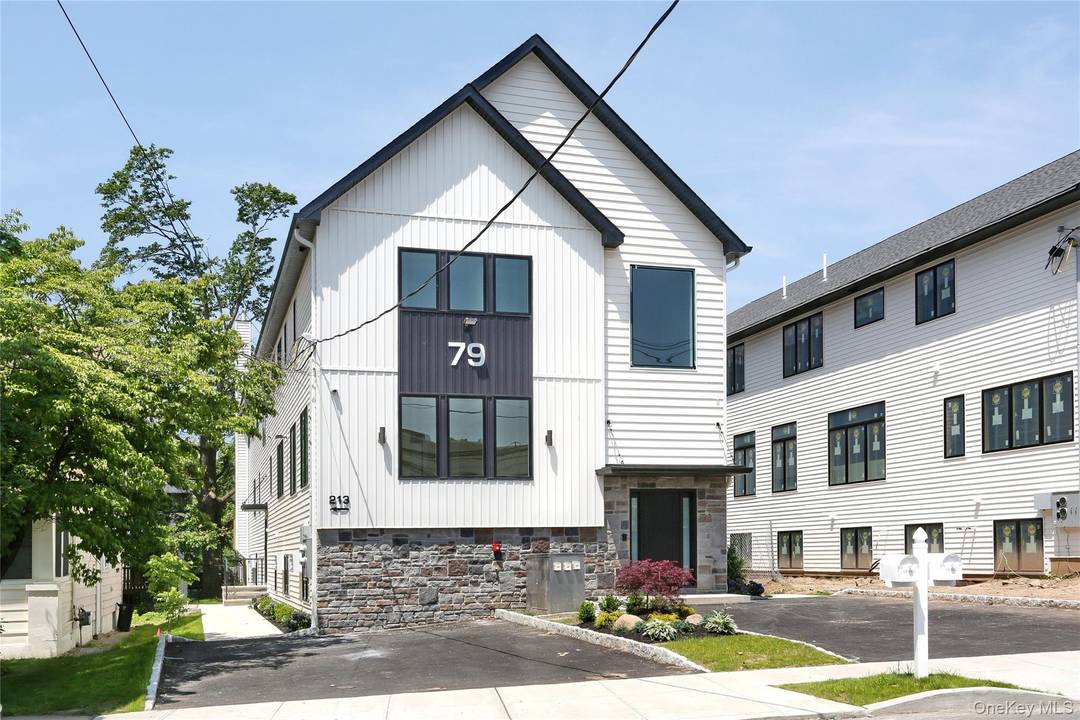 79 S Madison presents an incredible opportunity to own a newly constructed townhouse spanning 3864 sq ft.