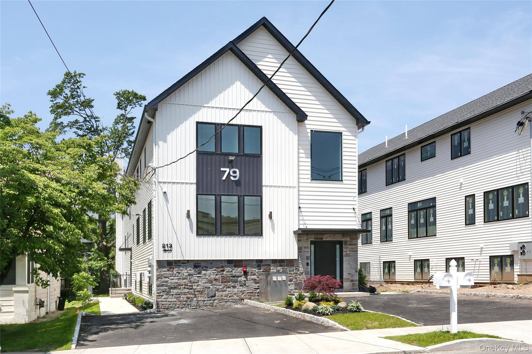 79 S Madison presents an incredible opportunity to own a newly constructed townhouse spanning 3864 sq ft.