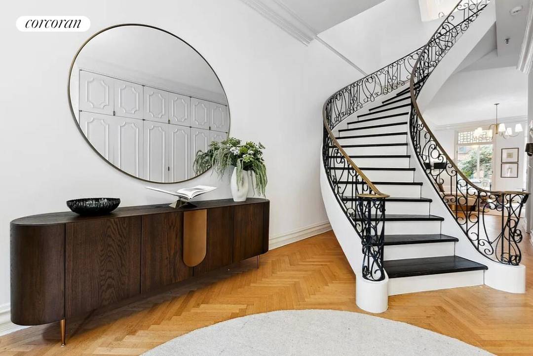 Quintessential UWS location on the park block of West 83rd Street between Central Park West amp ; Columbus Avenue.