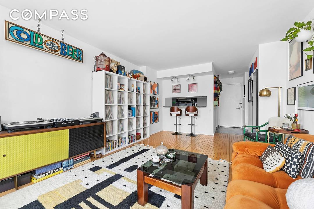 Gorgeous large 1 bedroom home with washer and dryer, in the heart of Tribeca.