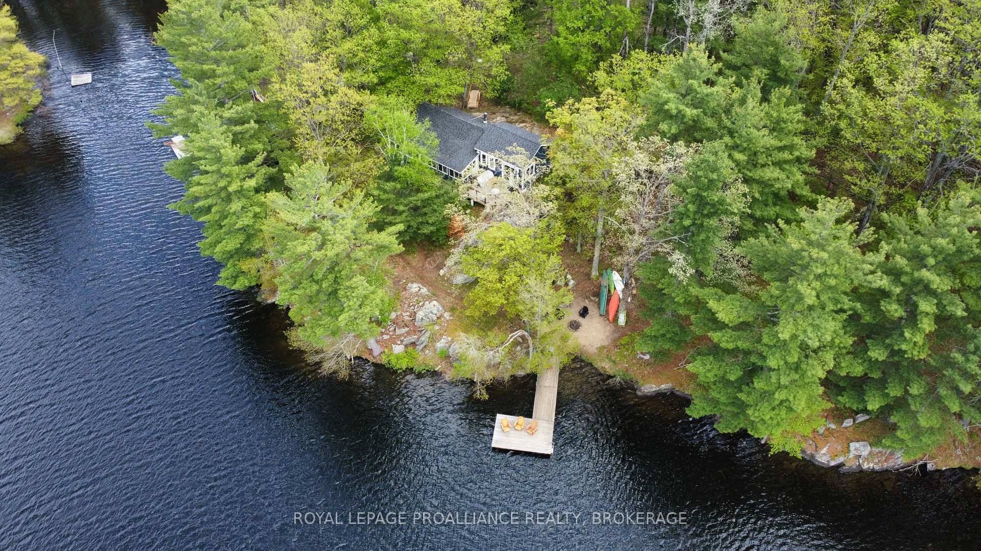 Escape to Your Dream Waterfront Cottage !