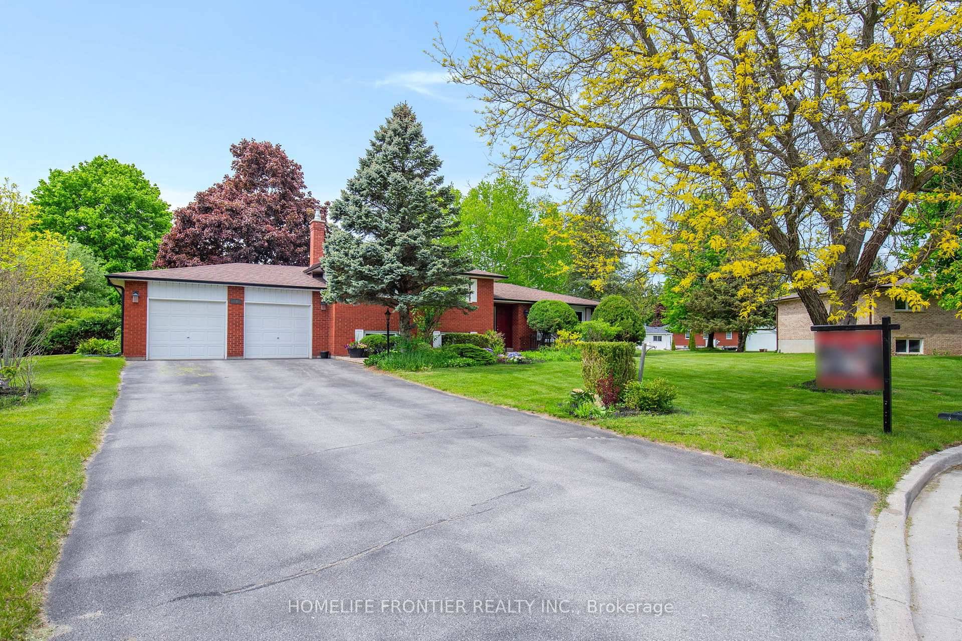 Stunning Home On A Quiet Crescent In Sought After Holland Landing !