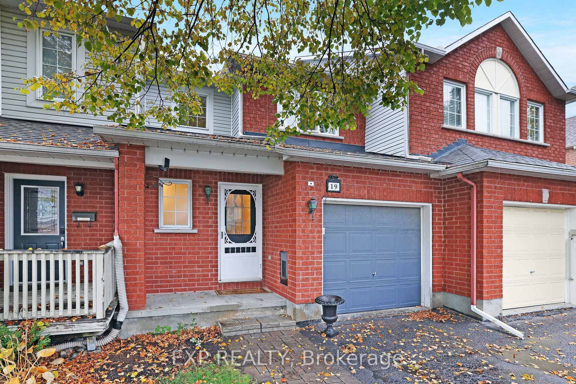 Welcome to your 3 bedroom 3 bathroom oasis in established neighbourhood in Barrhaven.