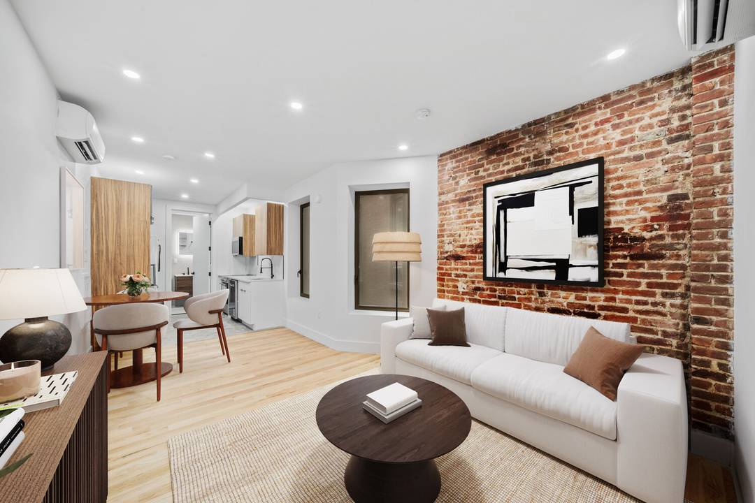 Looking to rent in one of Manhattan's most exciting developments ?