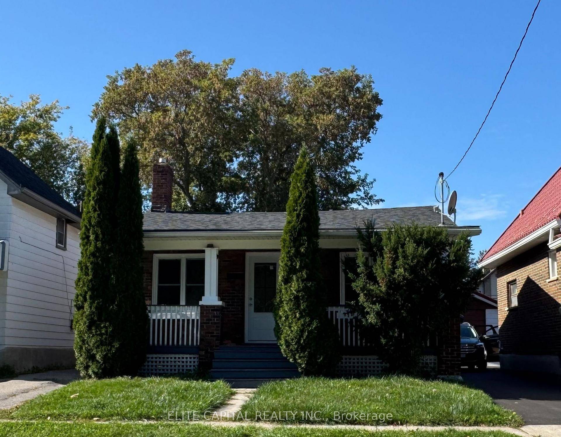 Welcome to 282 Haig Street NEWLY RENOVATED with NEW KITCHEN APPLICANCES and PARTIAL FURNISHED BASEMENT !