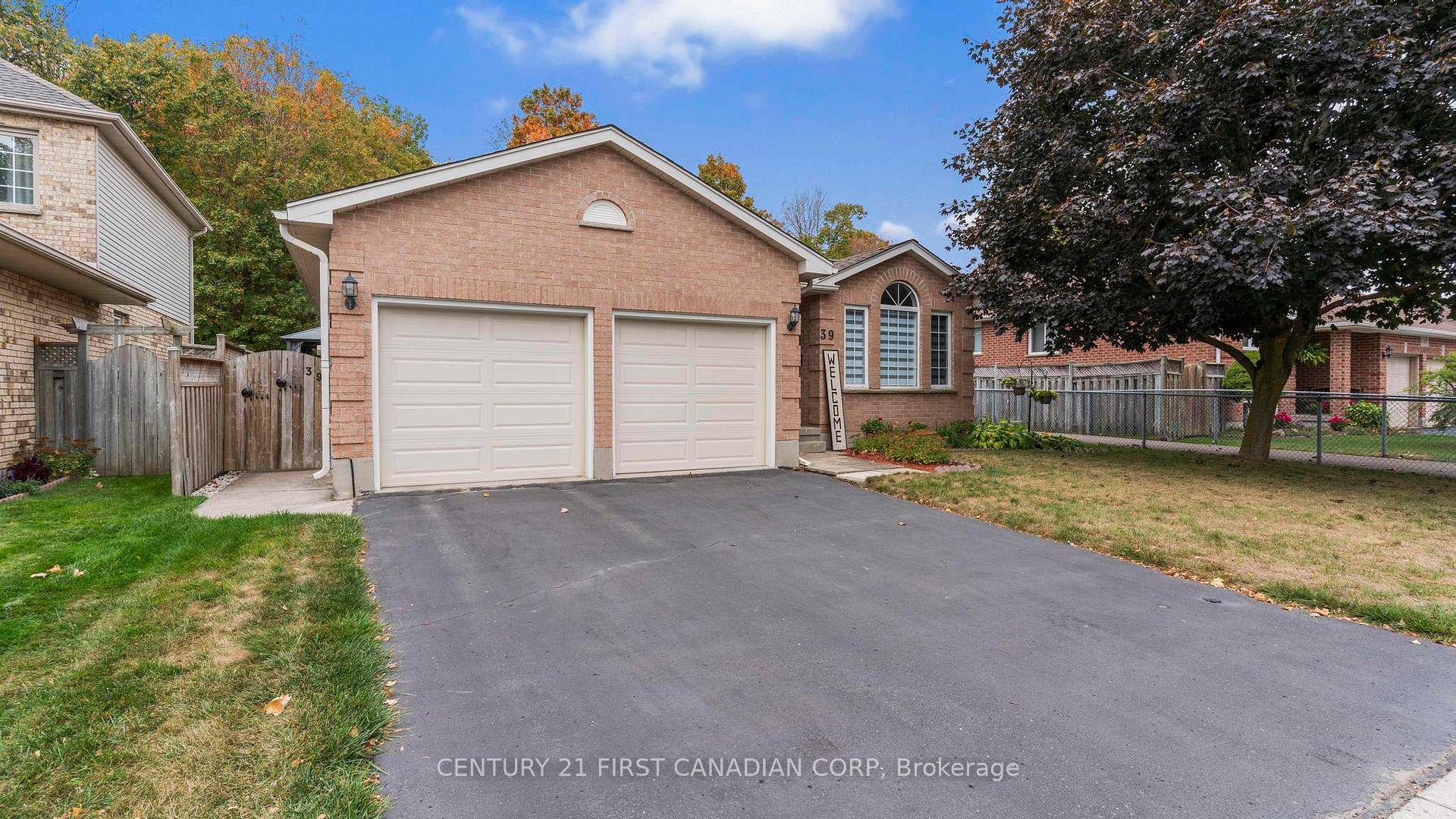 Welcome to this pristine3 bedroom, 4 level backsplit located in a family friendly neighborhood backing onto the scenic Forest Way Trail.