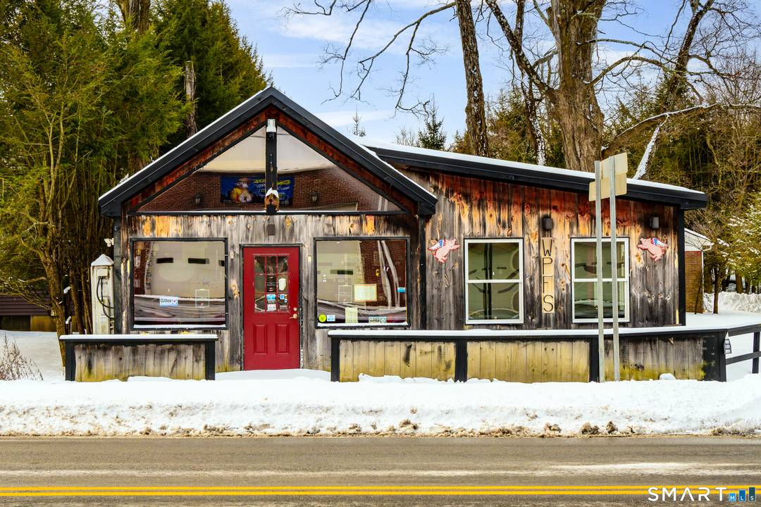 Well established mix use income producing property in the downtown center of Sharon, CT.