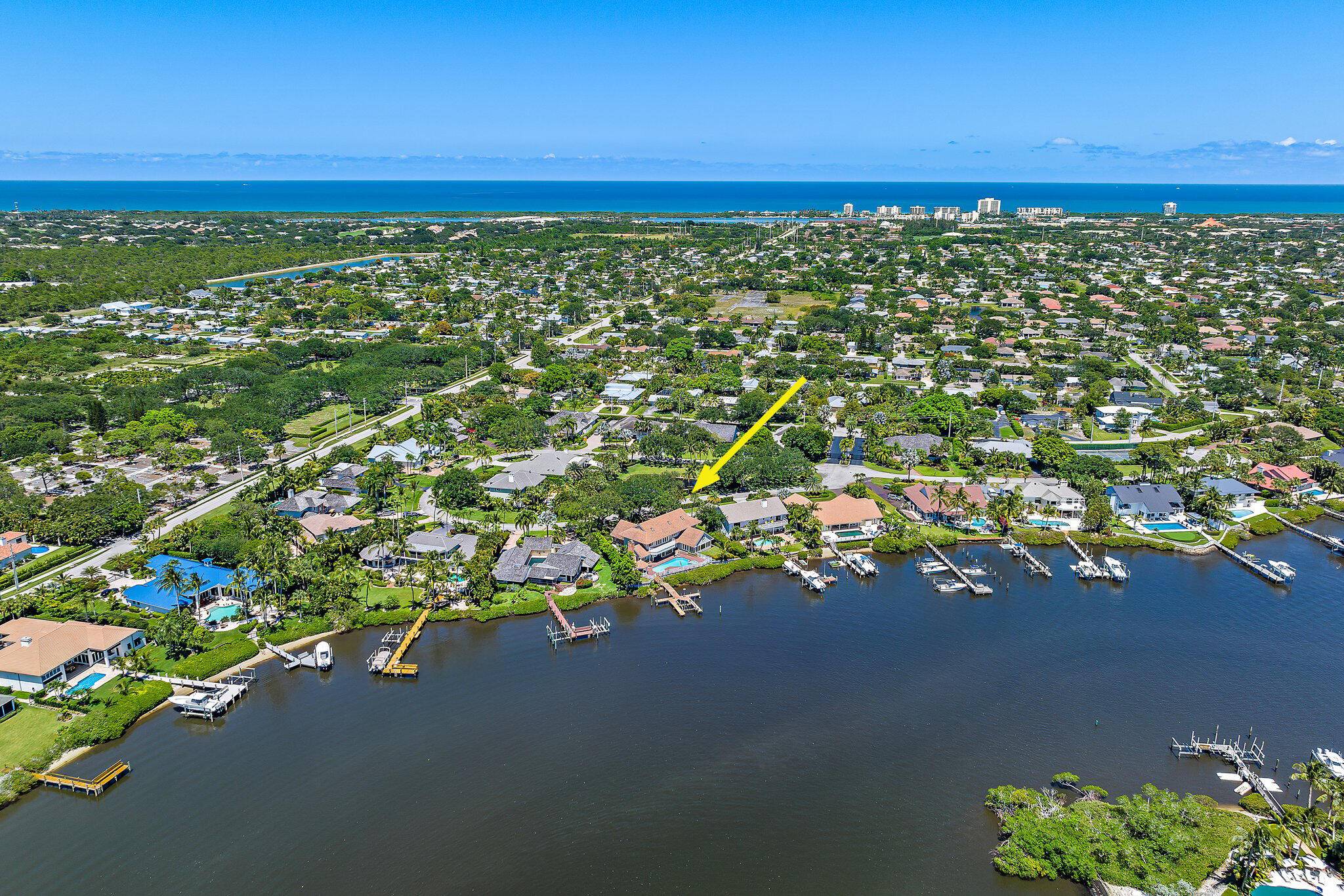 Welcome to North River Plantation, a tranquil gated enclave of 25 homes along the exquisite Loxahatchee River.