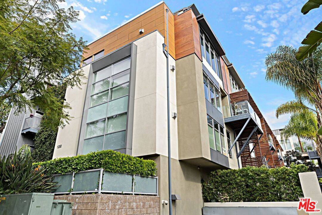 1250  N Harper Ave 1BR Hollywood Hills East La