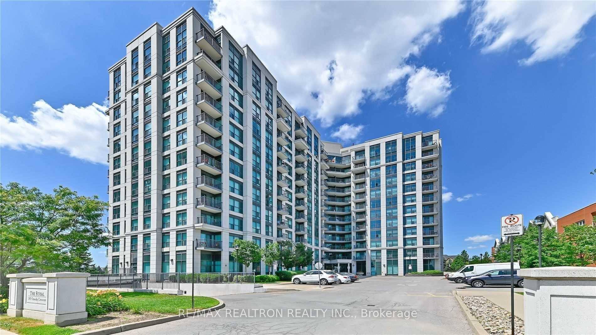 Luxurious 2 bedroom, 2 bath condo in a high demand area of Richmond Hill !
