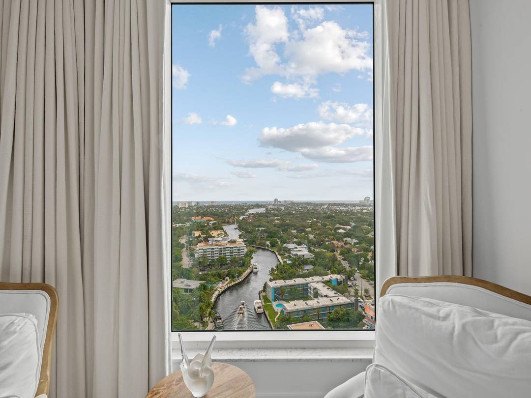 This 3 bedroom, 3 bathroom condo features sweeping vistas of the New River, ocean and skyline showcased from nearly every room.