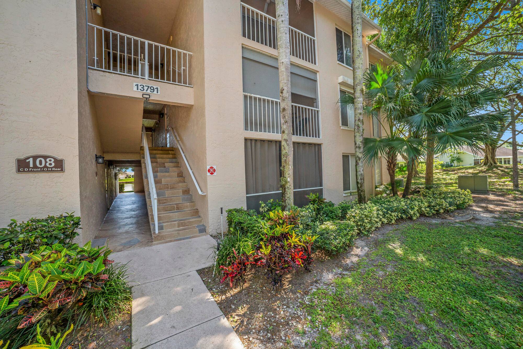 Well maintained, cathedral ceilings skylight, screen tree top level balcony, New washing machines.