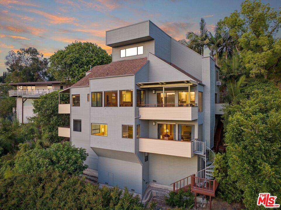 6201   Quebec Dr 3BR Hollywood Hills East La