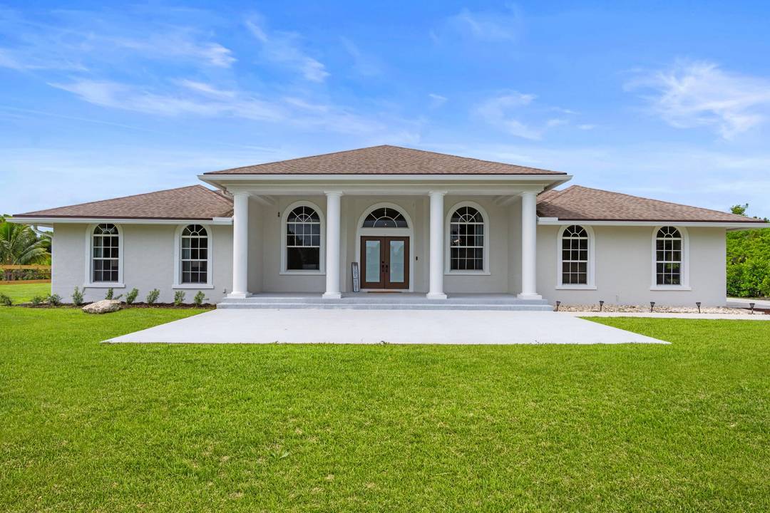 Escape the ordinary and discover a rare gem in the heart of Loxahatchee.
