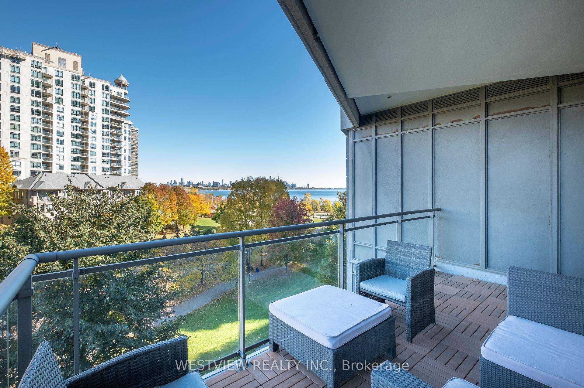 A beautifully appointed amp ; tastefully renovated, large one bedroom plus den waterfront condo in Voyager 2.
