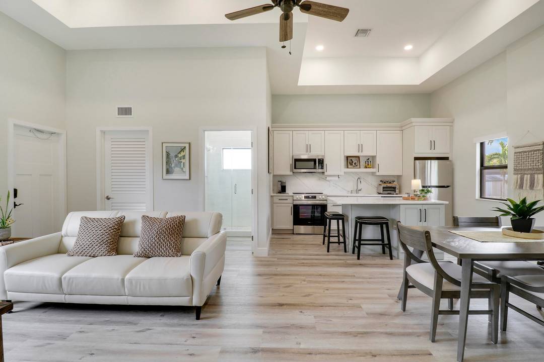 Discover tranquility and contemporary comfort at this stunning, newly built guest house, ideally situated in a serene and quiet location perfect for your Polo Season stay.