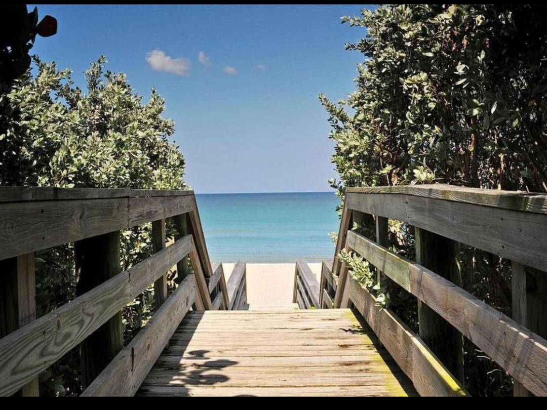 Beautiful Contemporary Clean, Light and Bright Fully Furnished Turnkey 2 2 Apartment.