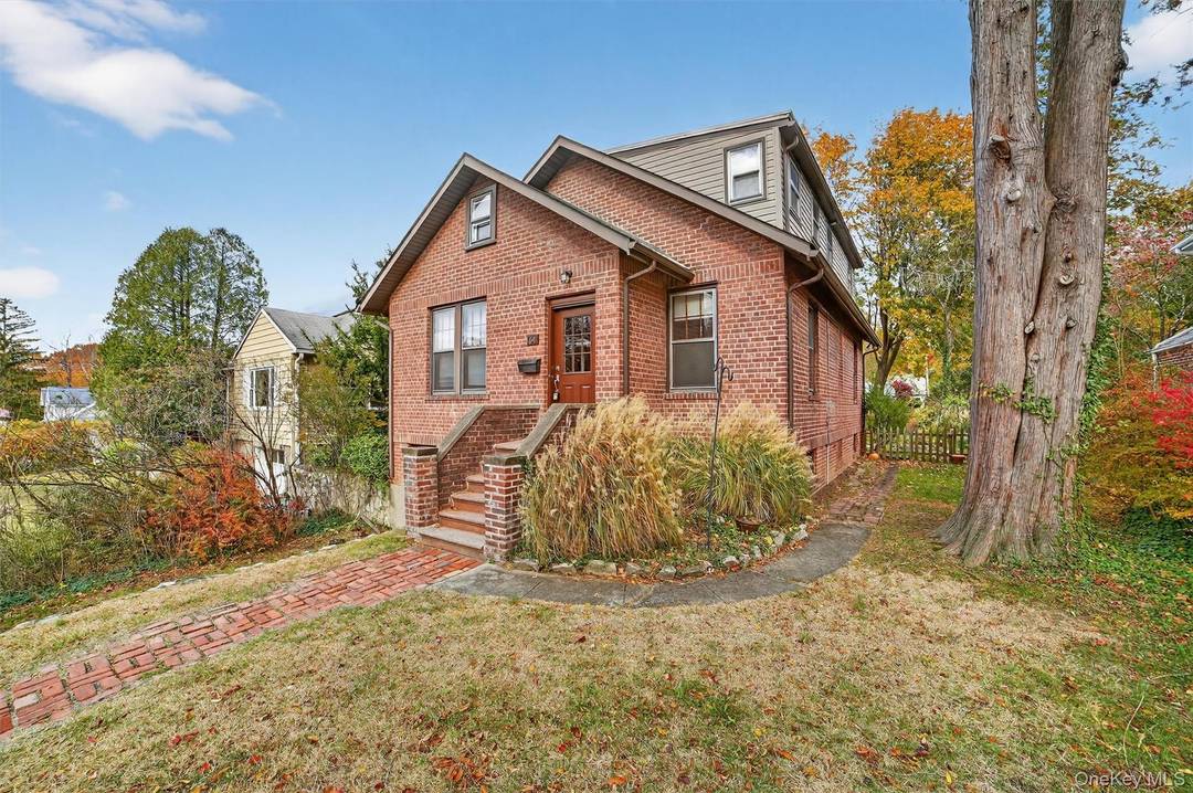 Charming Croton on Hudson Arts amp ; Crafts style home in a great neighborhood which lets you walk to everything railroad station, schools, restaurants, parks, trails amp ; Silver Lake.